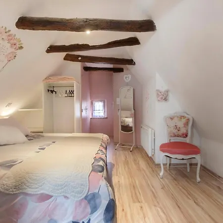 Vakantiehuis La Perle Rosee Azerat